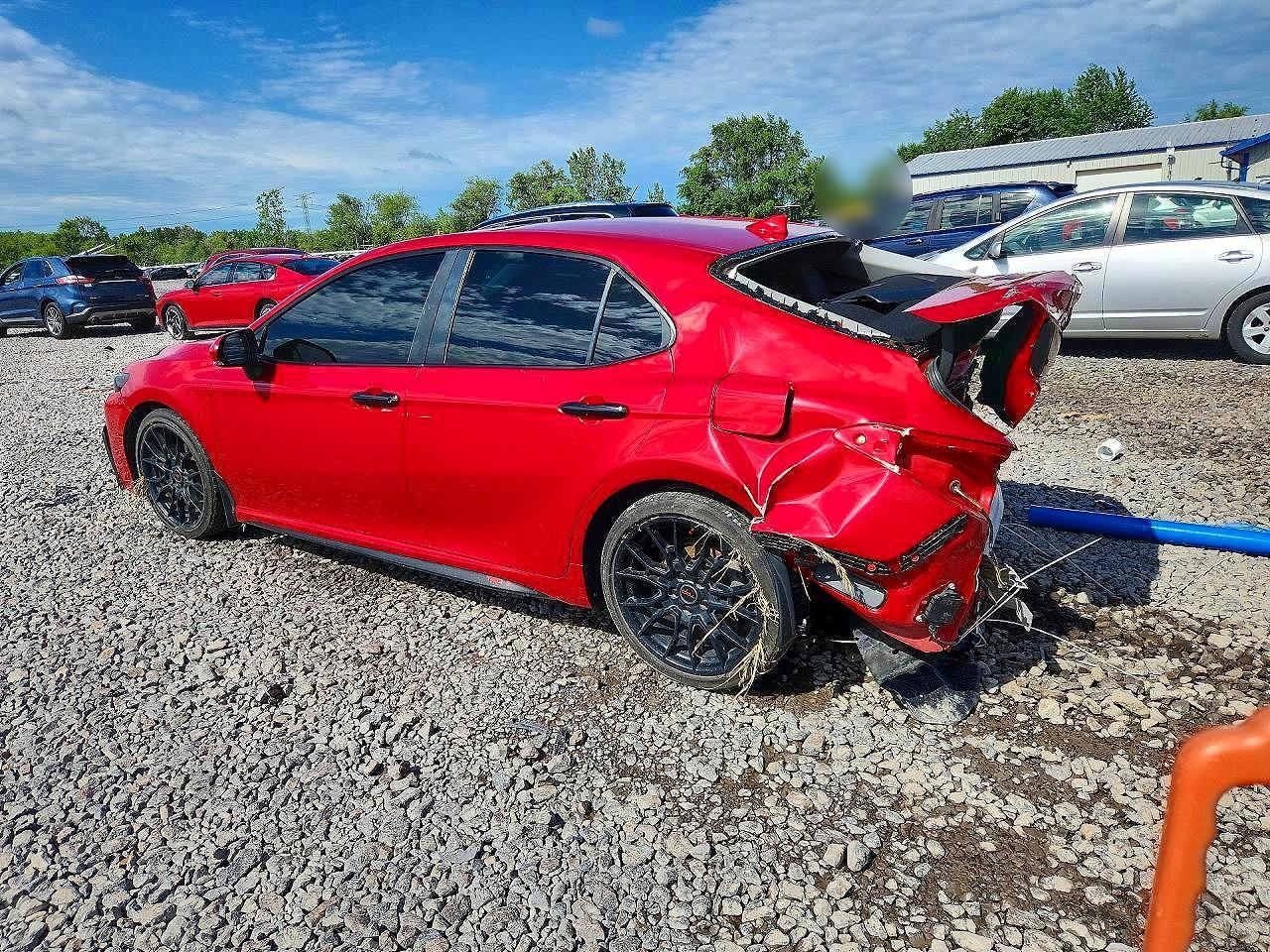 2021 Toyota Camry Se - Фото 2