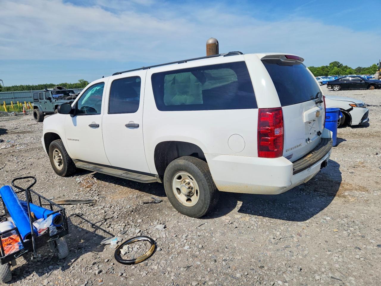 2012 Chevrolet Suburban K2500 - Фото 2