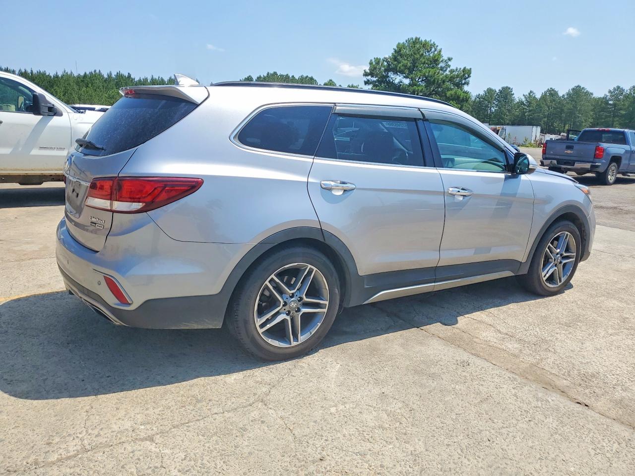 2017 Hyundai Santa Fe Limited Ultimate - Image 3