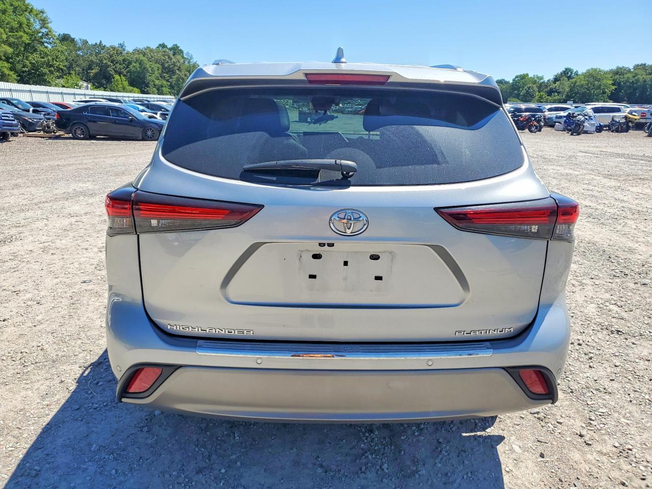 2024 Toyota Highlander Platinum - Image 6