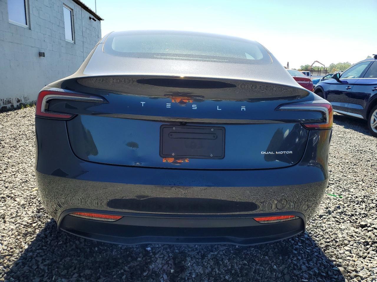 2025 Tesla Model 3 - Image 6