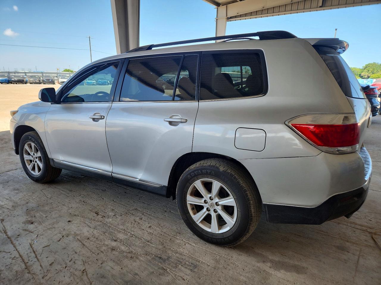 2011 Toyota Highlander Base - Фото 2