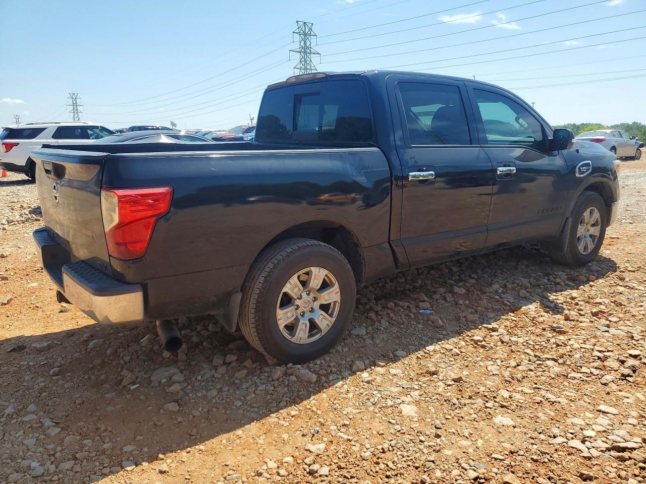 2017 Nissan Titan - Фото 3