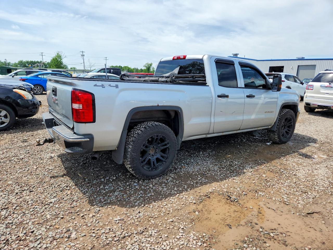 2015 GMC Sierra K1500 - Image 3