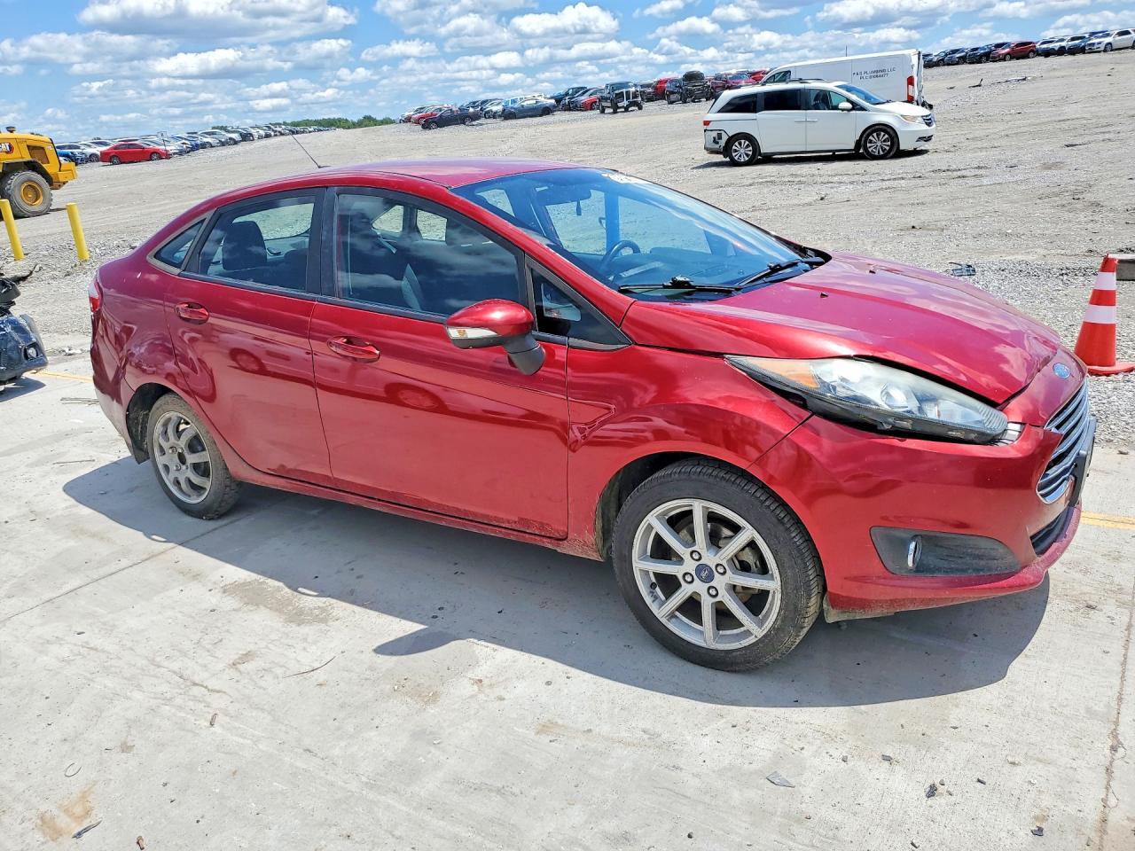 2015 Ford Fiesta Se - Фото 4