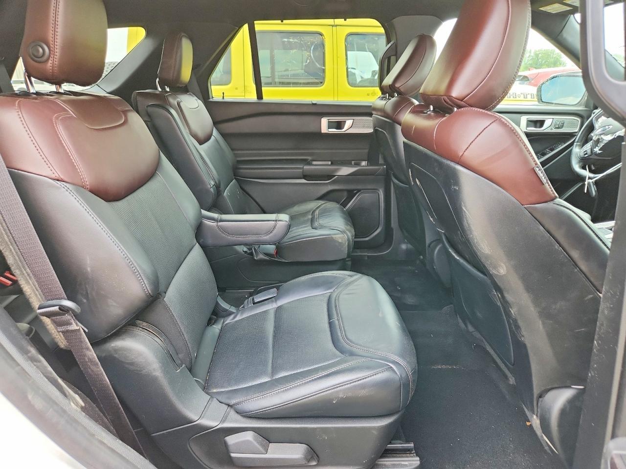 2020 Ford Explorer Platinum - Image 6