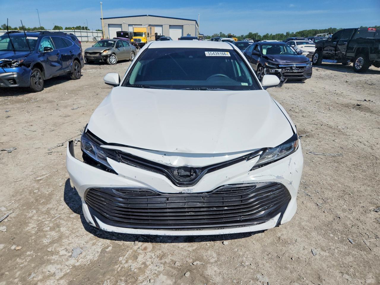 2020 Toyota Camry Le - Фото 5