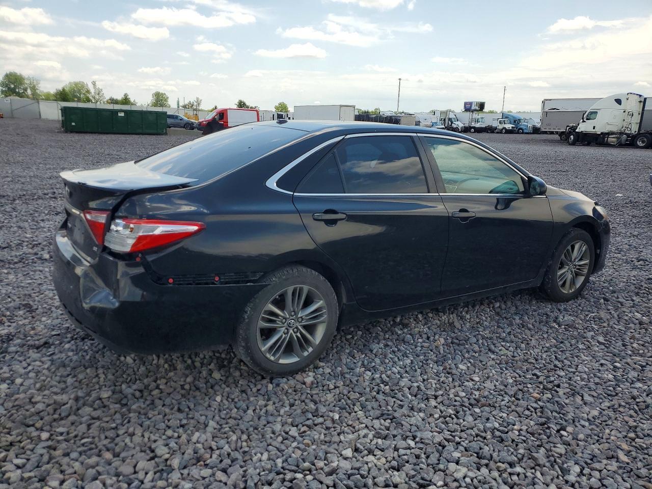 2017 Toyota Camry Se - Фото 3