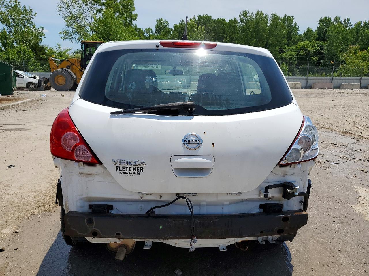 2011 Nissan Versa 1.8 S - Image 6