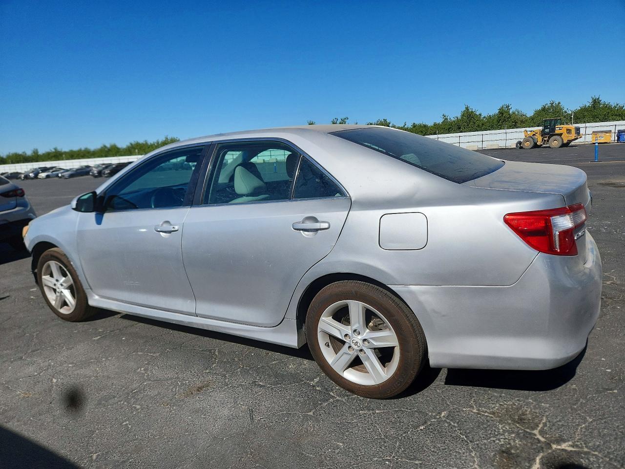 2012 Toyota Camry Le - Фото 2