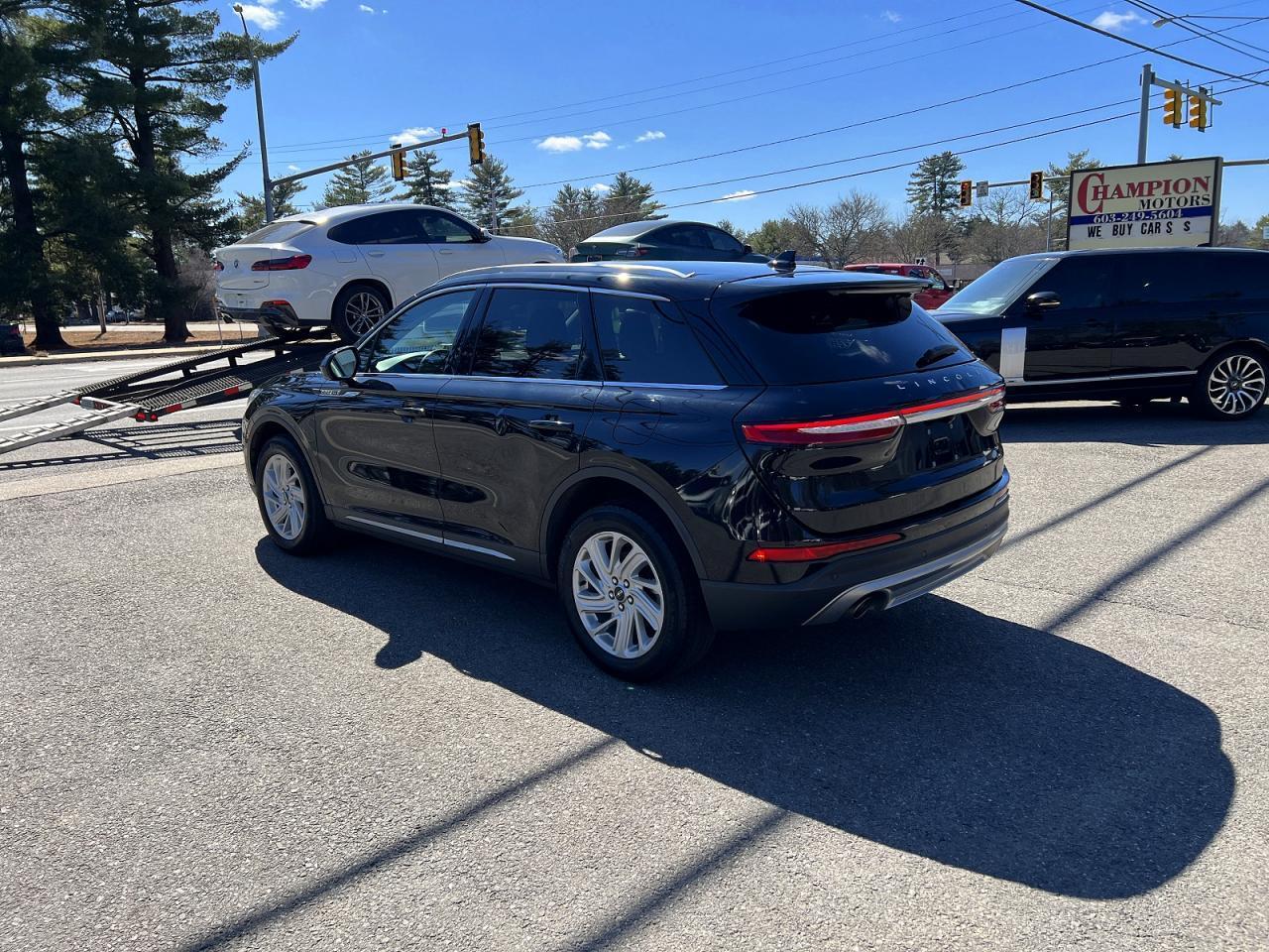 2022 Lincoln Corsair - Image 3