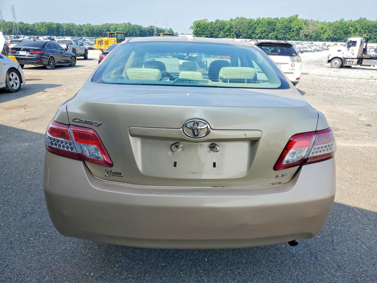 2011 Toyota Camry - Фото 6