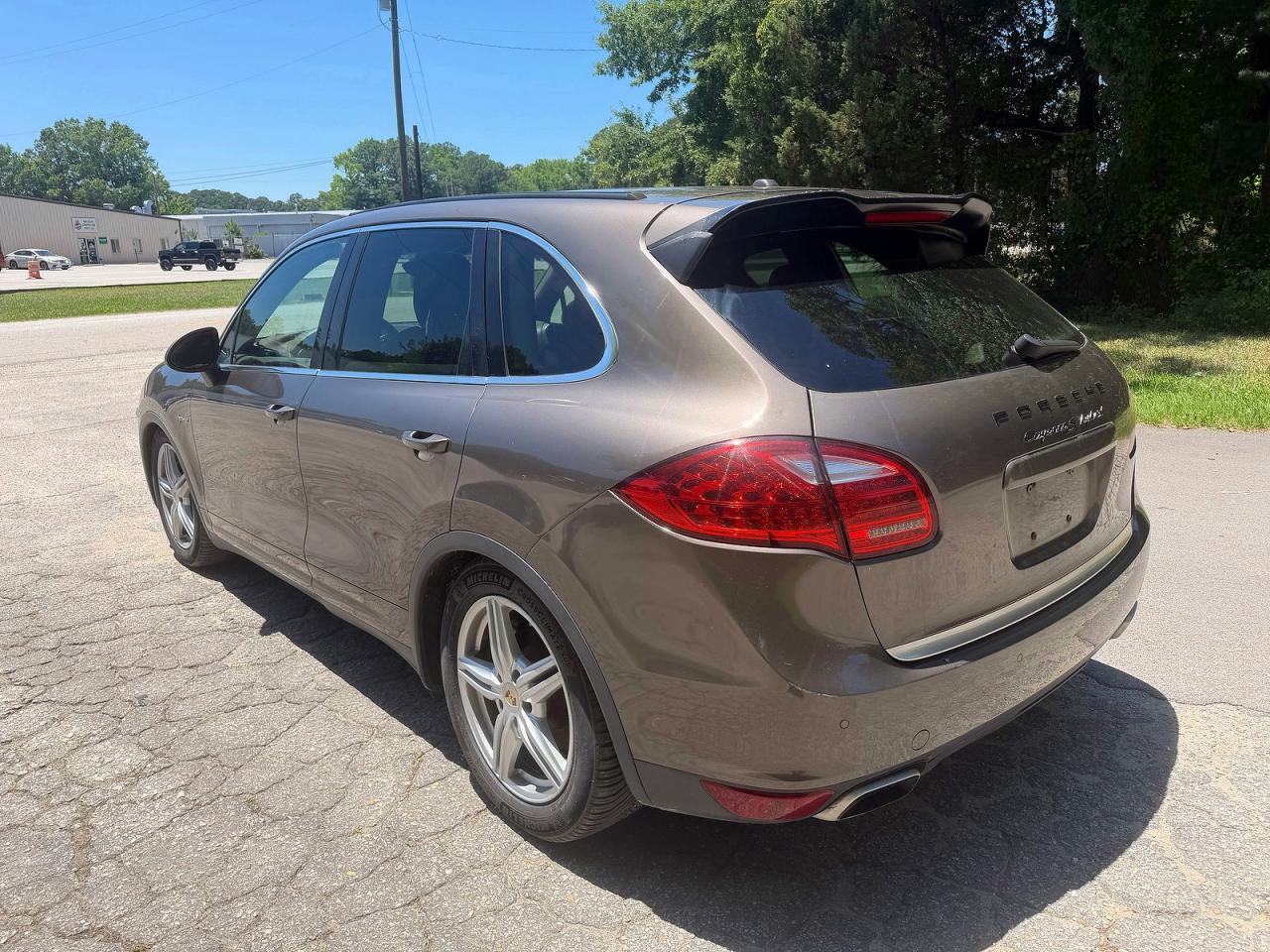 2012 Porsche Cayenne S Hybrid - Image 3