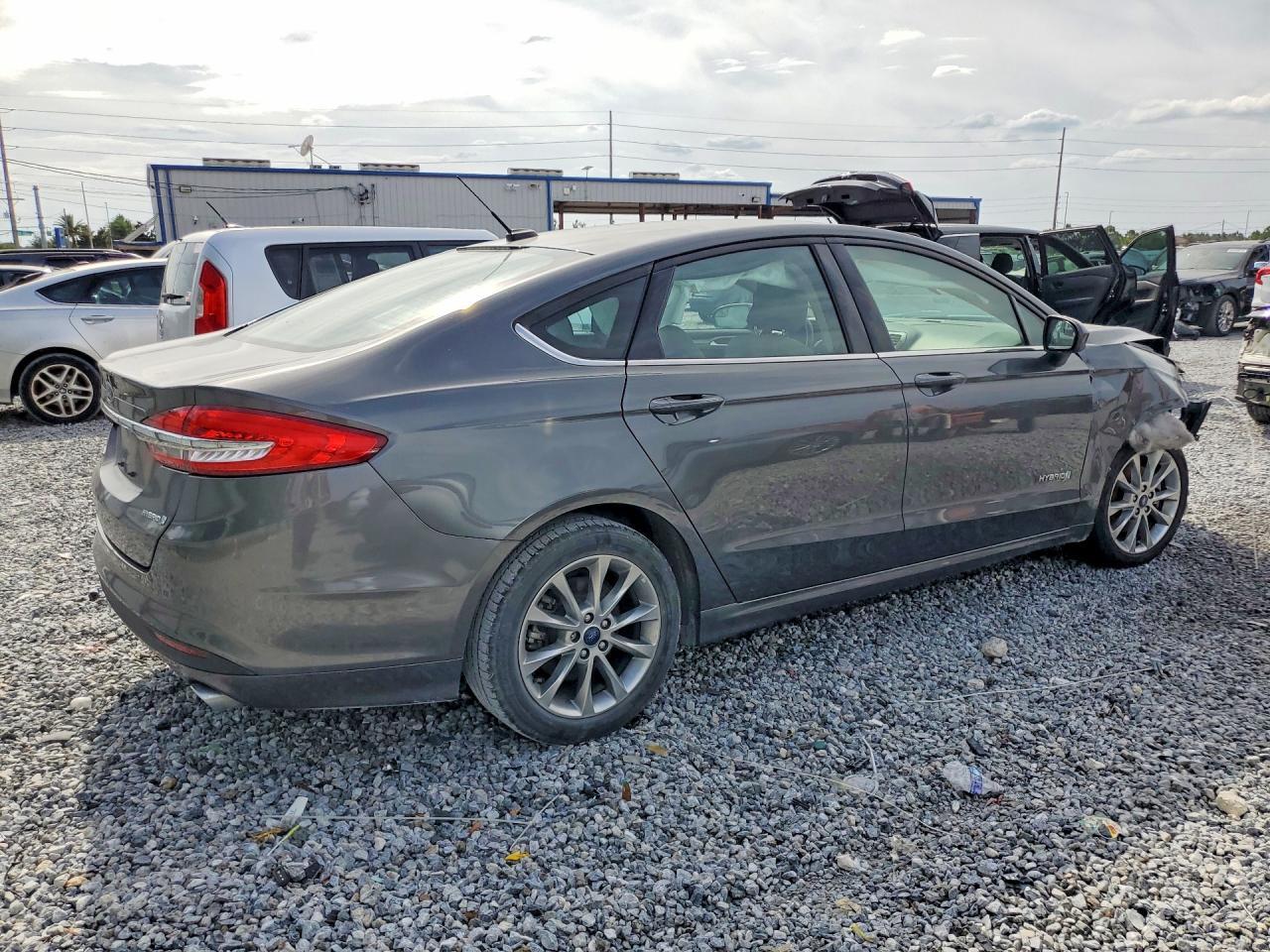2017 Ford Fusion S Hybrid - Фото 3