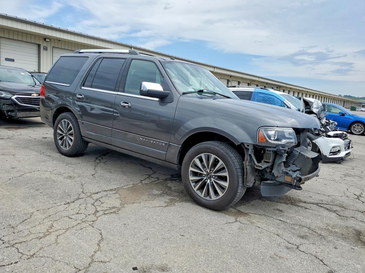 2017 Lincoln Navigator Select - Image 4