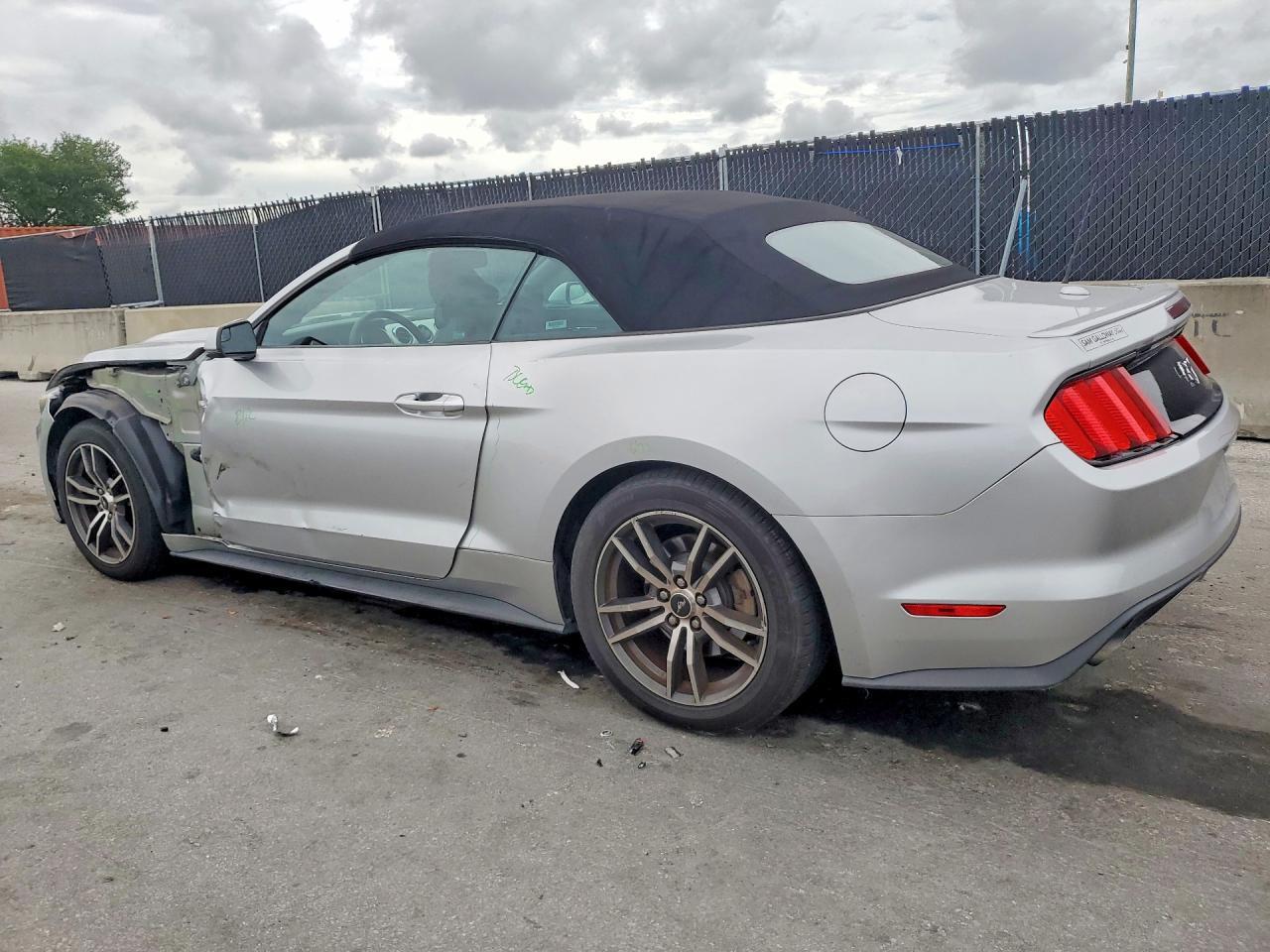 2017 Ford Mustang - Фото 2