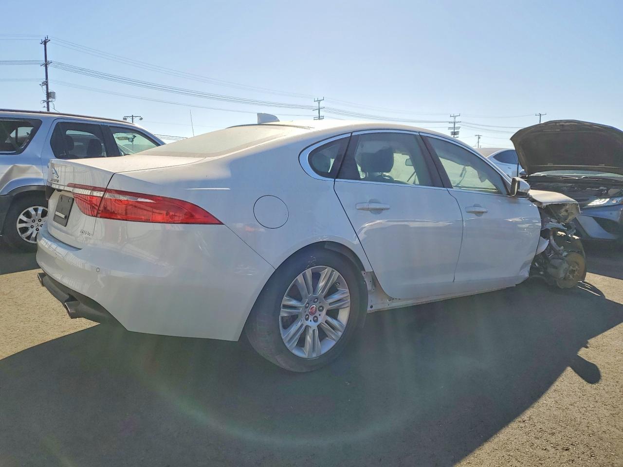 2016 Jaguar Xf Premium - Image 3