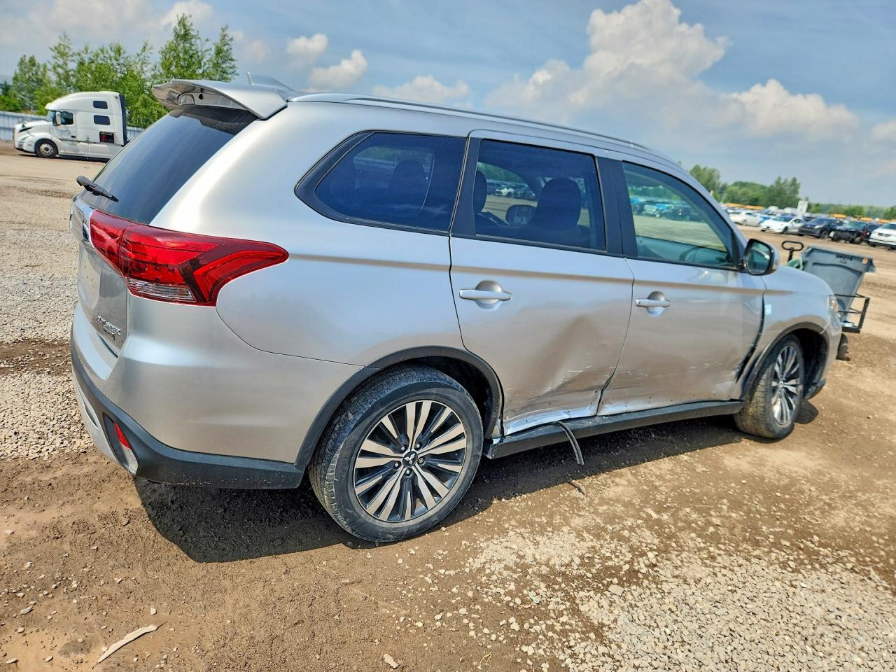 2019 Mitsubishi Outlander Es - Image 3