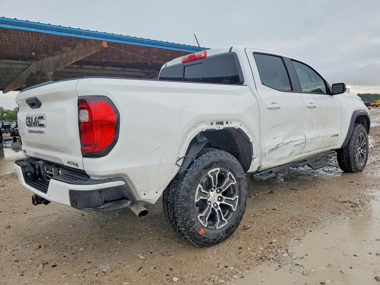 2025 GMC Canyon At4 - Image 3