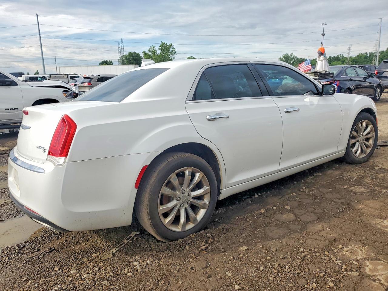 2015 Chrysler 300C - Image 3