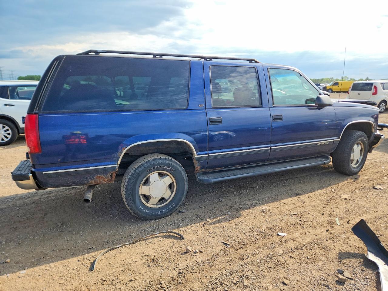 1999 Chevrolet Suburban K1500 - Фото 3