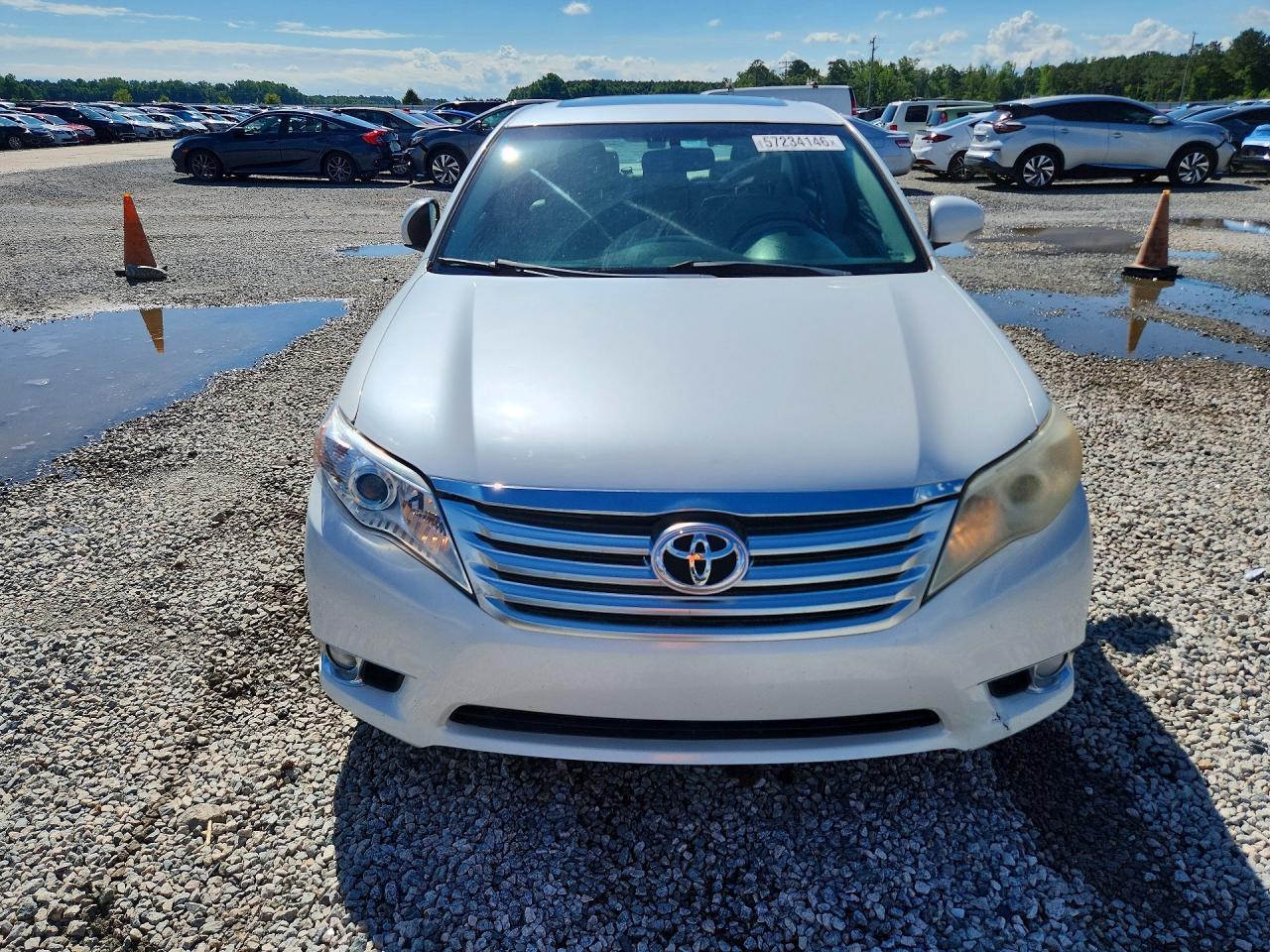 2012 Toyota Avalon Limited - Image 5