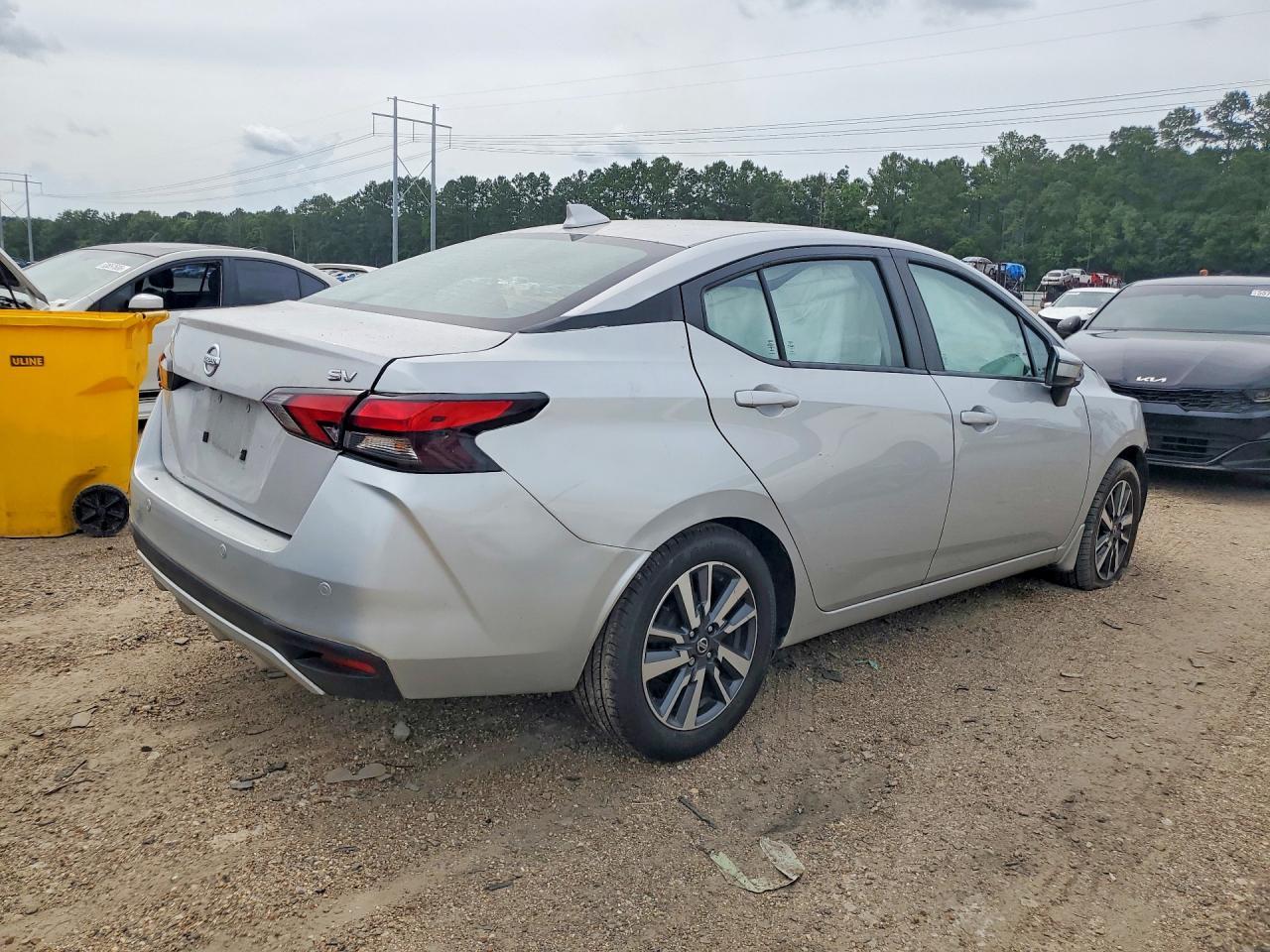2021 Nissan Versa Sv - Image 3