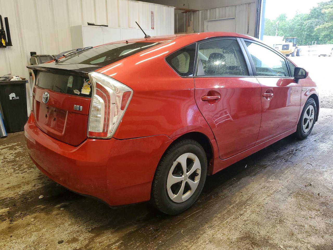 2013 Toyota Prius Two - Фото 3