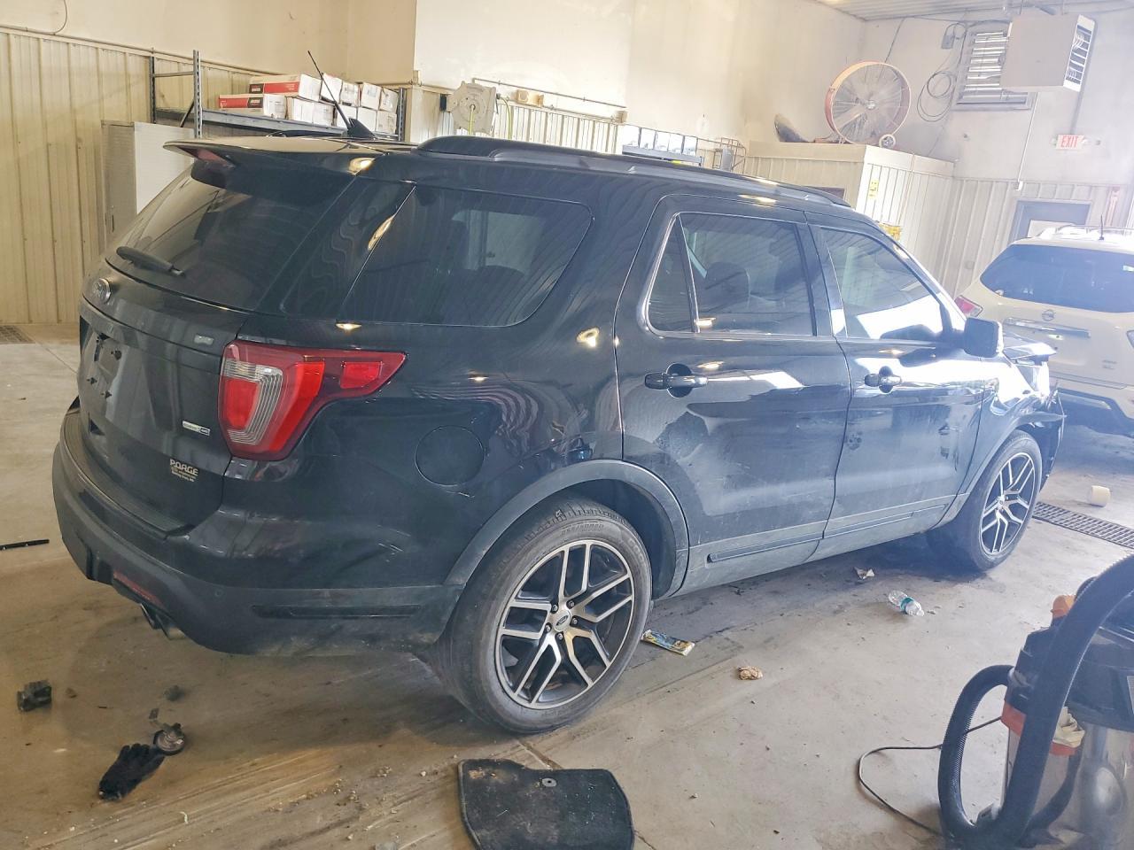 2018 Ford Explorer Sport - Фото 3