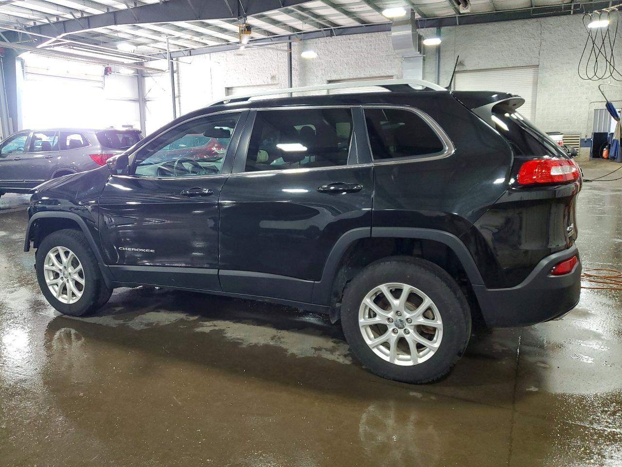 2016 Jeep Cherokee Latitude - Фото 2