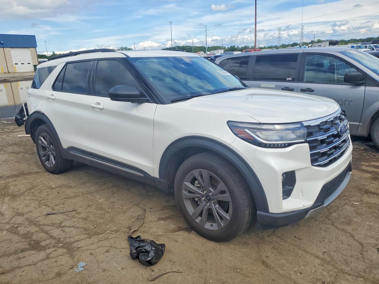 2025 Ford Explorer Active - Фото 4
