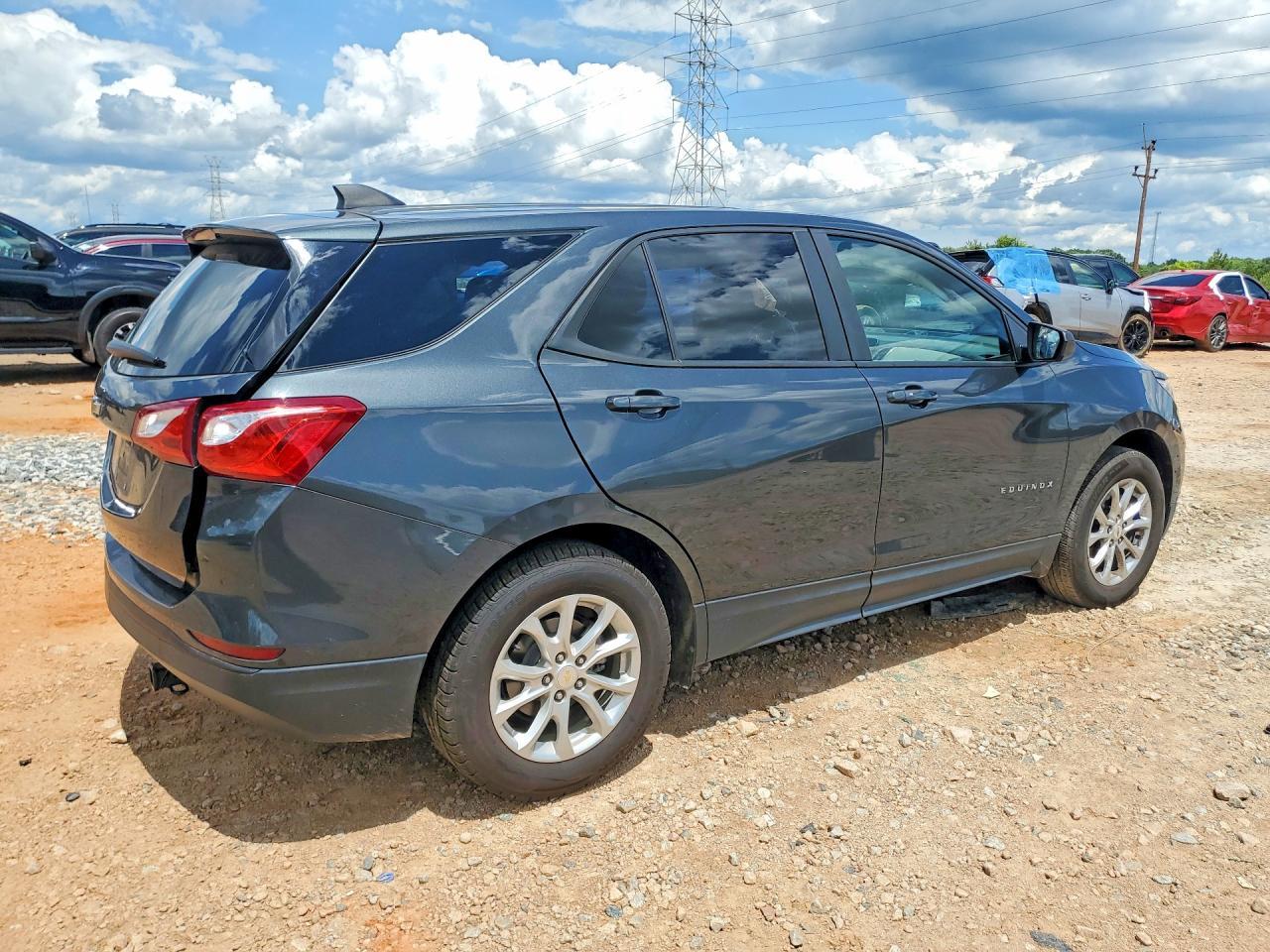 2021 Chevrolet Equinox Ls - Фото 3