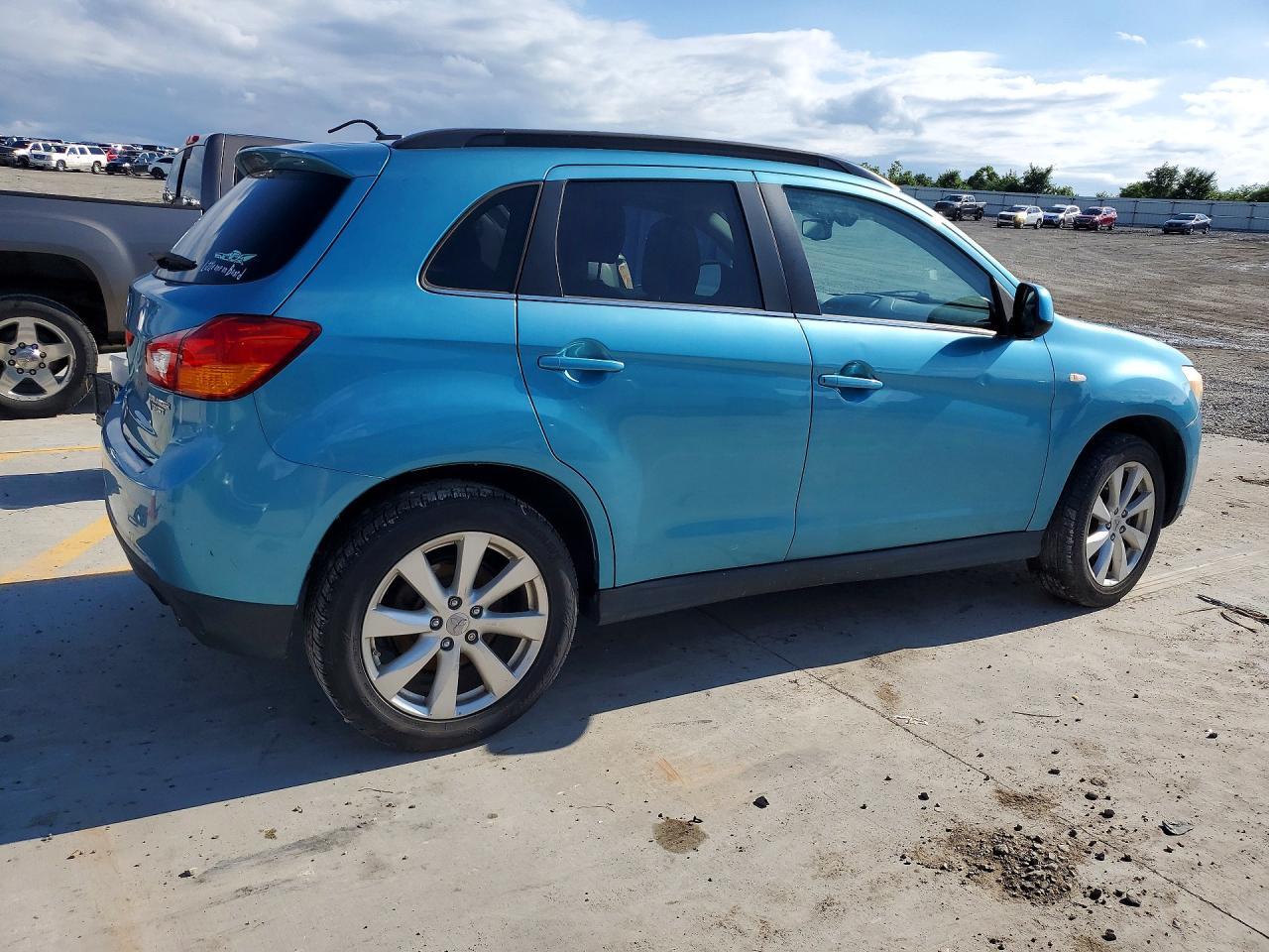 2013 Mitsubishi Outlander Sport Se - Image 3