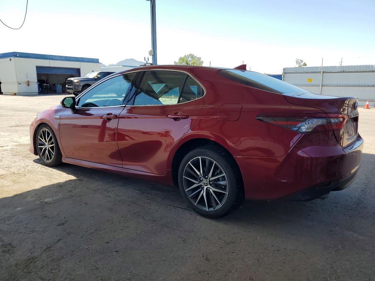 2021 Toyota Camry Xle - Фото 2