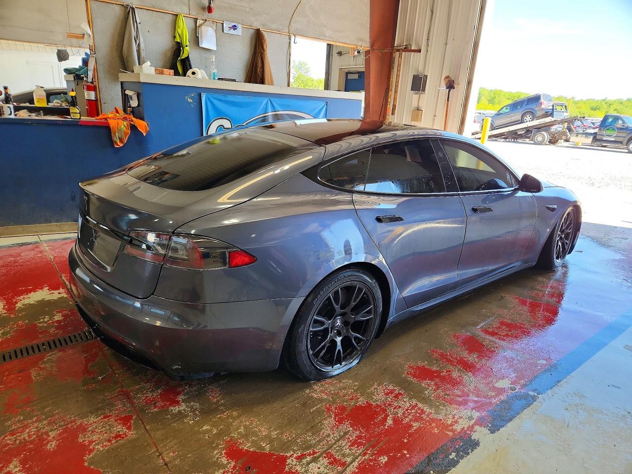 2022 Tesla Model S - Фото 3