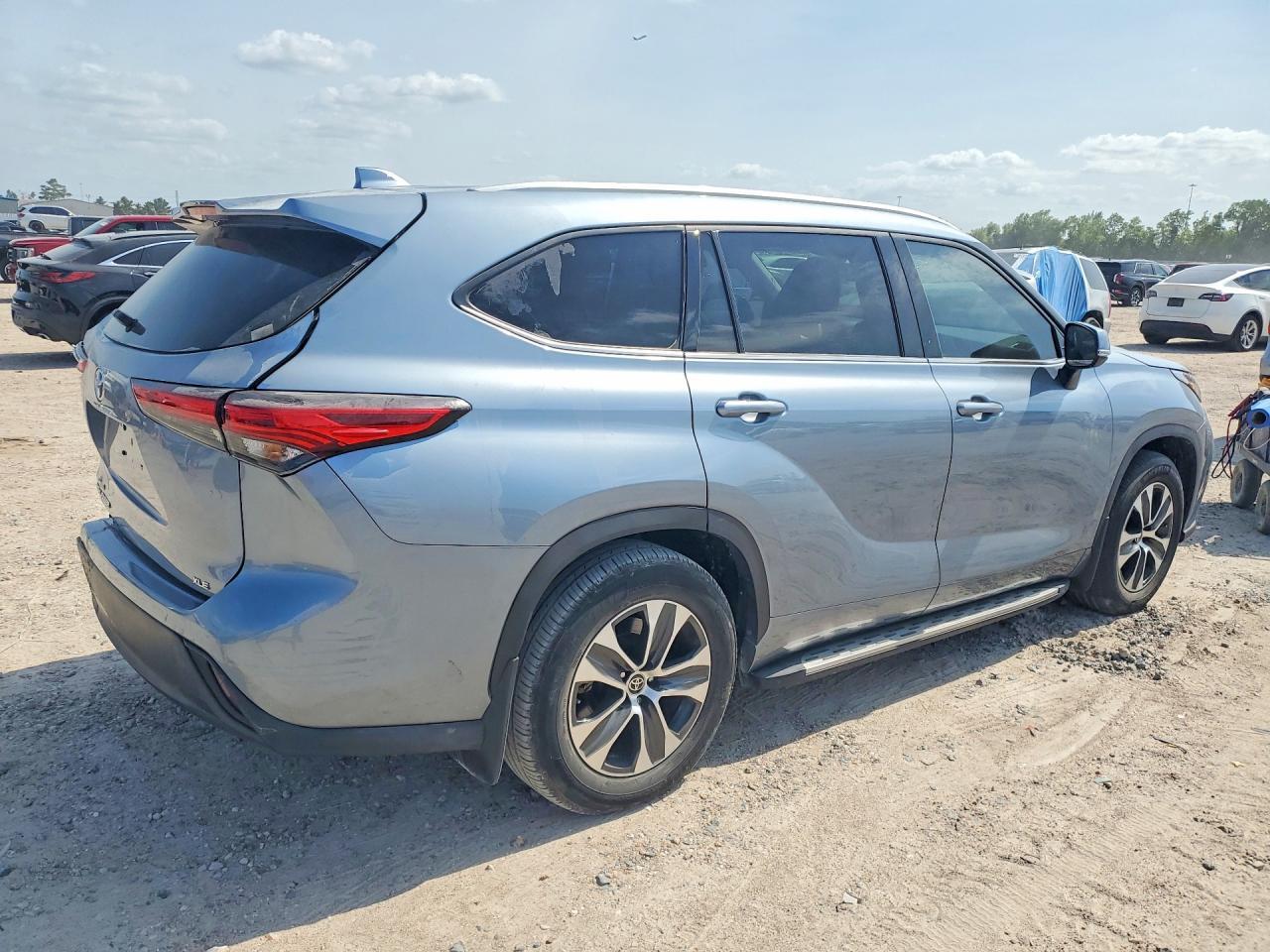 2022 Toyota Highlander Xle - Фото 3