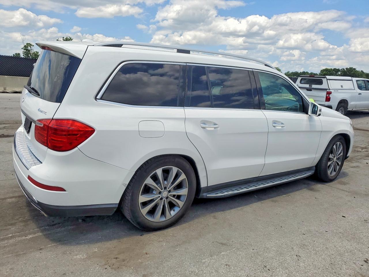 2014 Mercedes-Benz Gl 450 4Matic - Image 3
