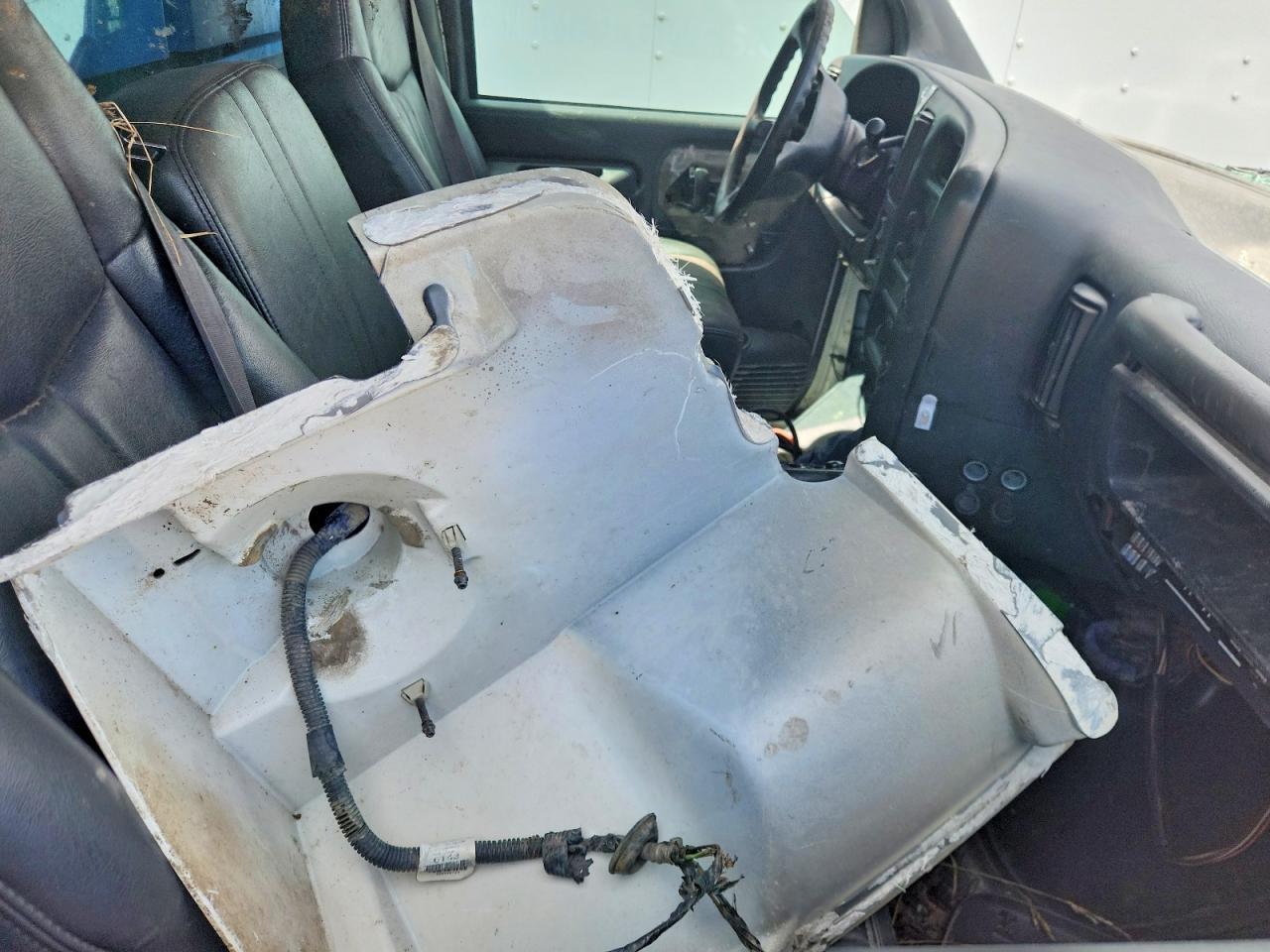 2006 Chevrolet C60 Chipper Truck - Image 5