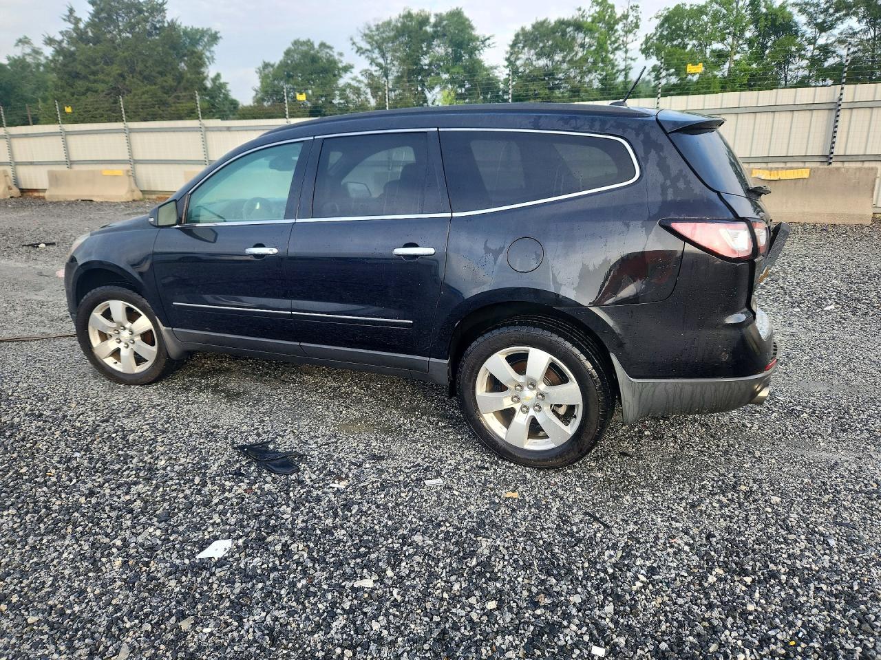 2015 Chevrolet Traverse Ltz - Image 2