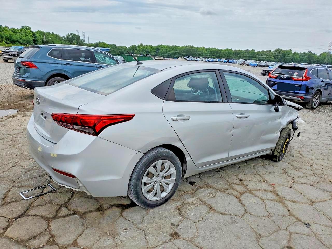 2019 Hyundai Accent Se - Фото 3