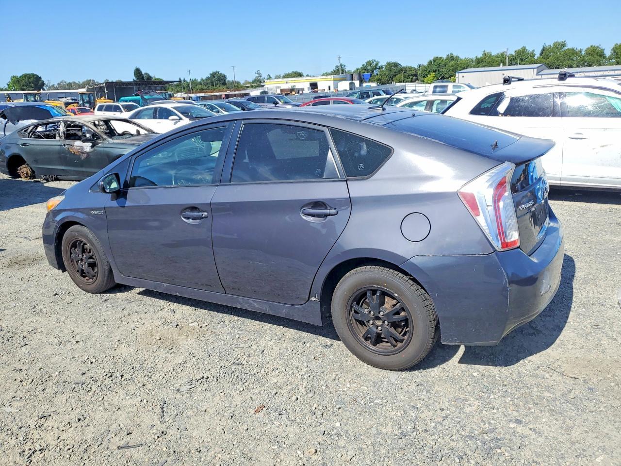 2013 Toyota Prius Five - Фото 2