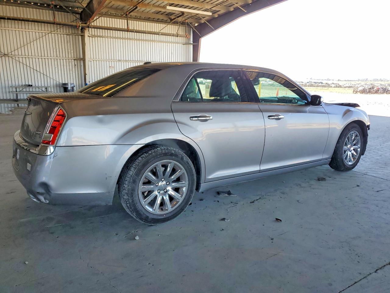 2014 Chrysler 300C - Фото 3