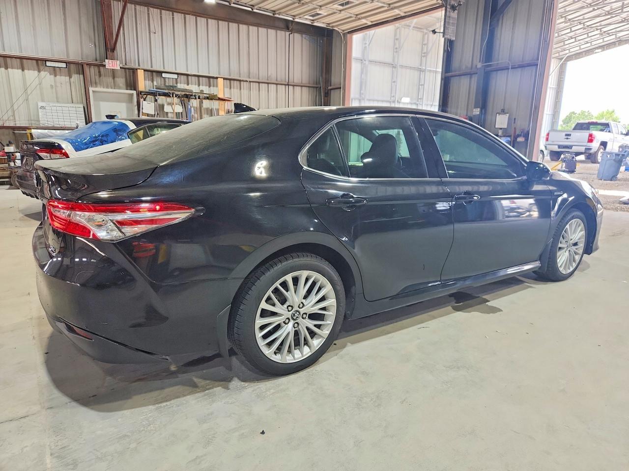 2020 Toyota Camry Hybrid Xle - Фото 3