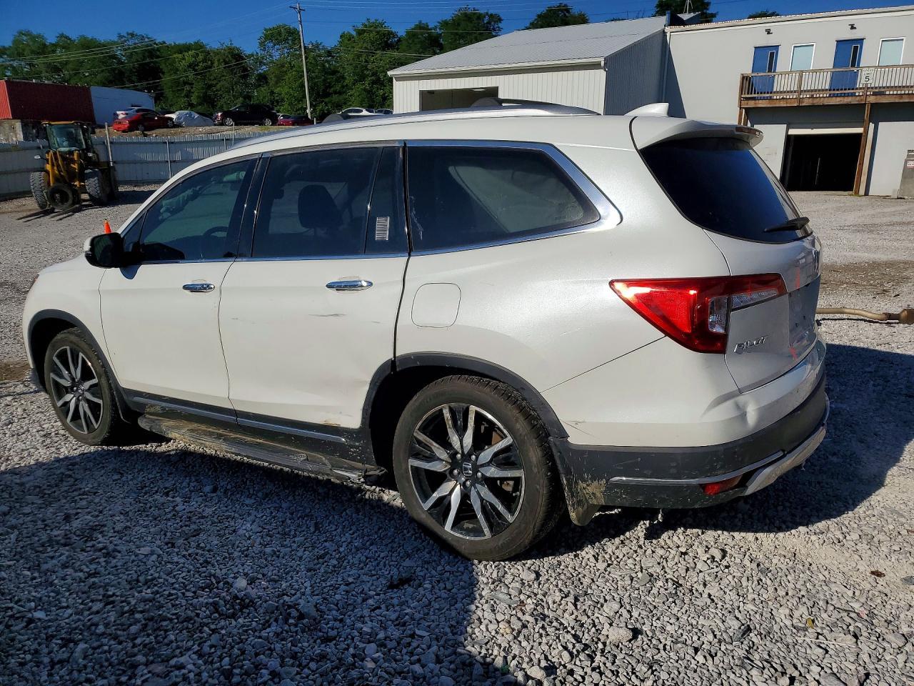 2020 Honda Pilot Touring - Image 2