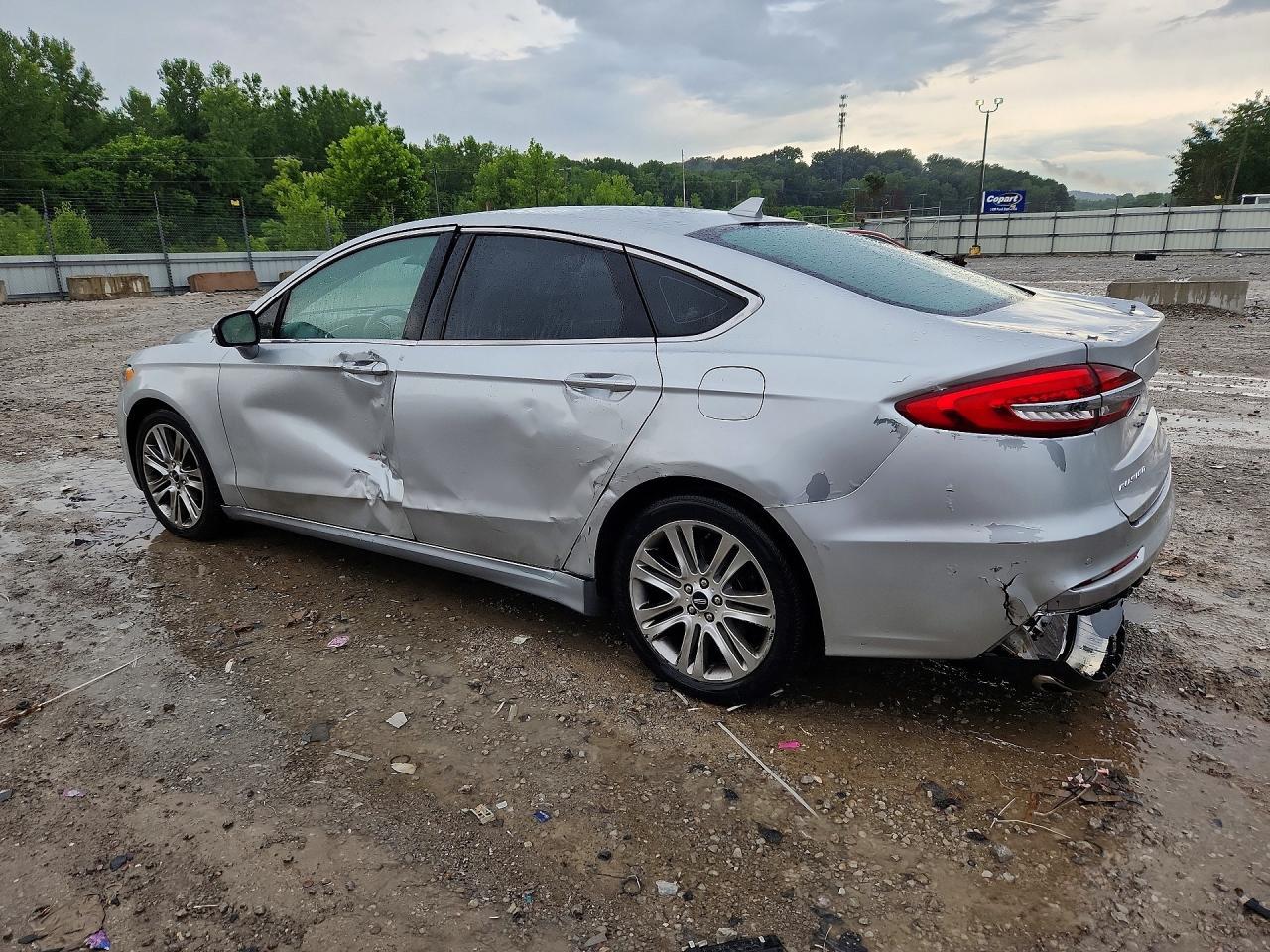 2020 Ford Fusion Titanium - Фото 2
