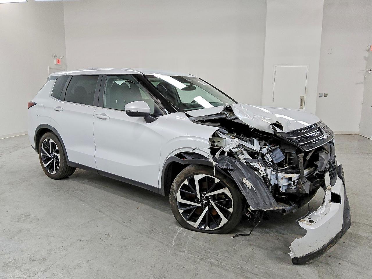 2022 Mitsubishi Outlander Es - Image 4