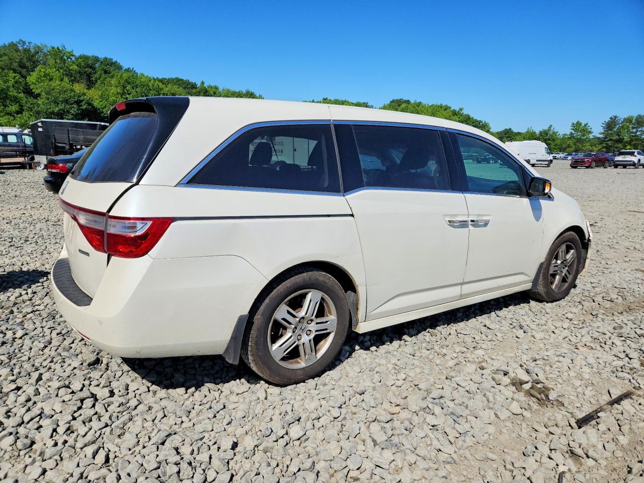 2012 Honda Odyssey Touring - Image 3
