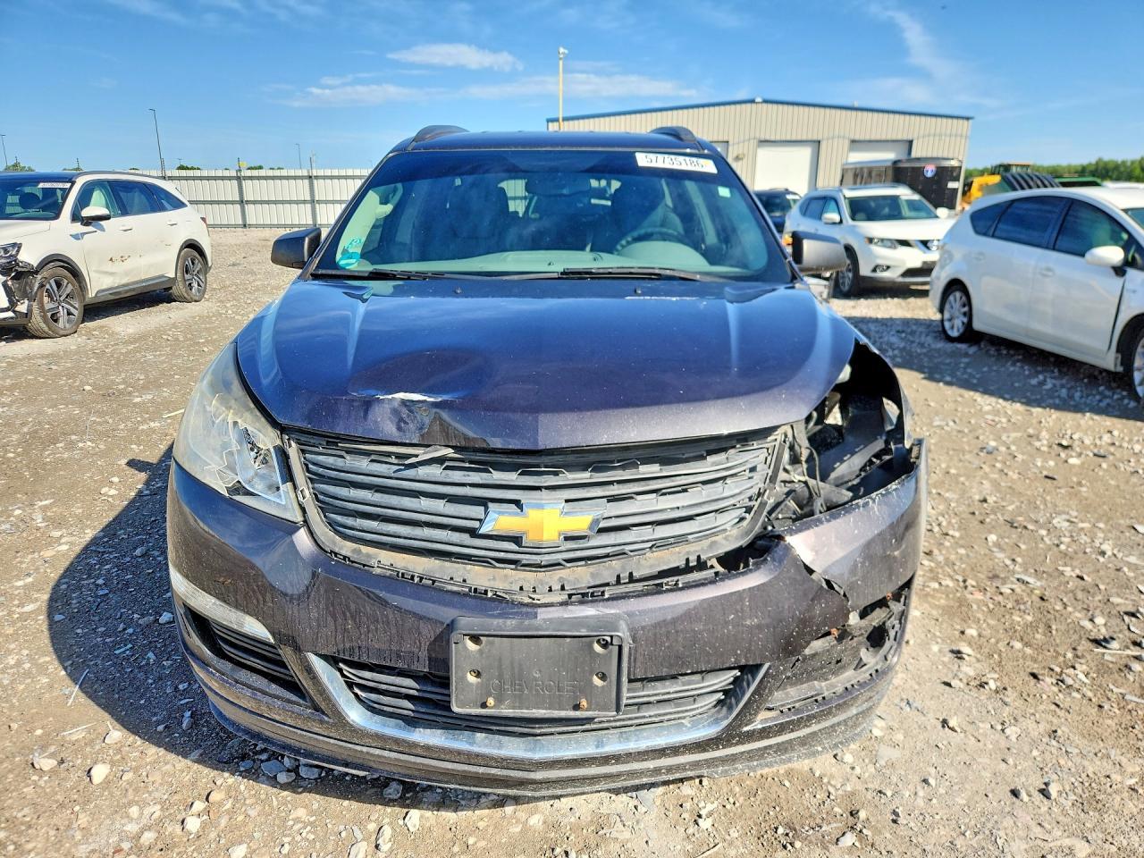 2017 Chevrolet Traverse Ls - Фото 4
