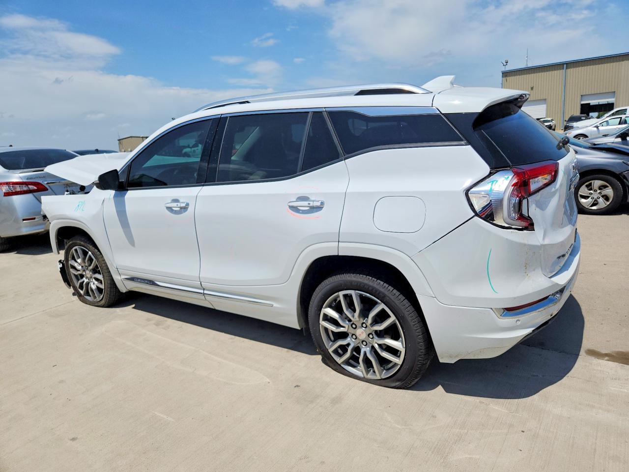 2023 GMC Terrain Denali - Фото 2