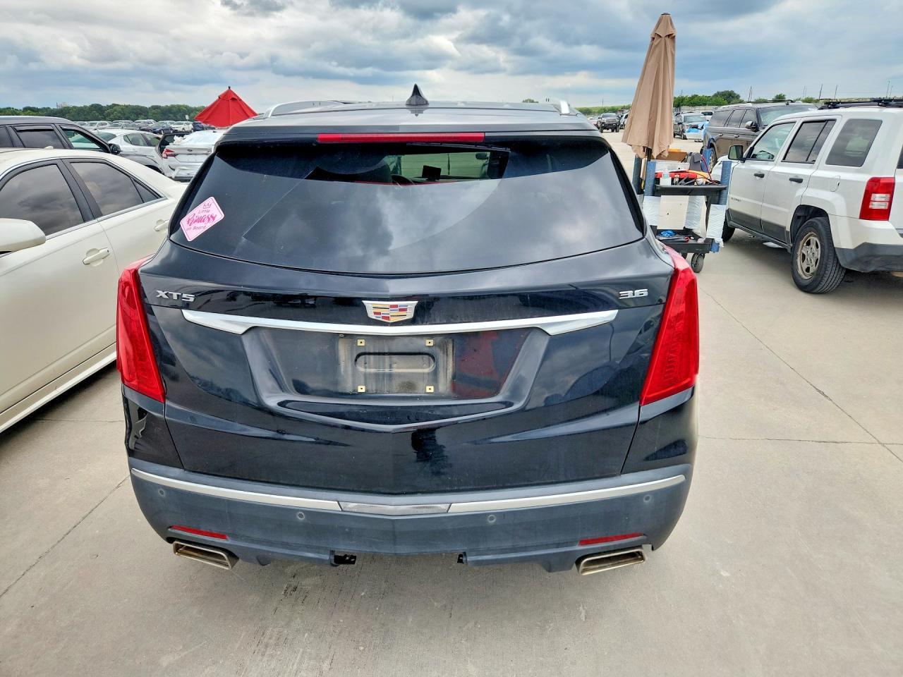 2017 Cadillac Xt5 Luxury - Image 6
